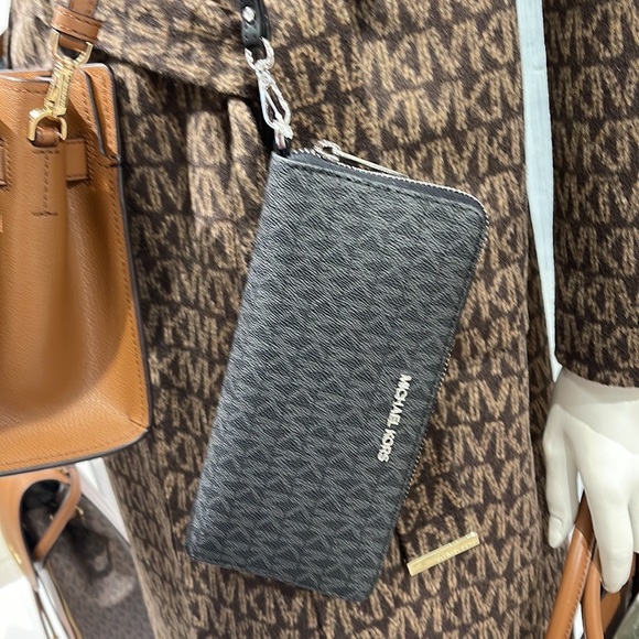 Michael Kors Jet Set Travel Large Travel CONTINENTAL wallet-wristlet-phoneholder - Picture 6 of 16